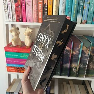 NEW Onyx Storm Deluxe Exclusive edition hardcover